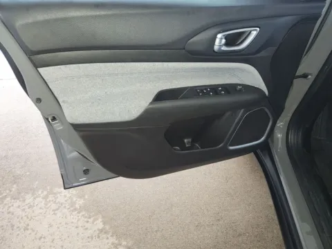 More photos of 2024 Jeep Compass Latitude at Fred Haas Nissan, TX