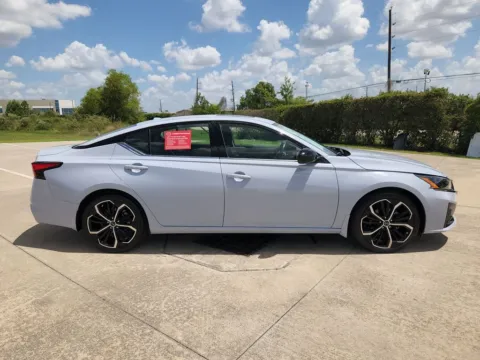 More photos of 2023 Nissan Altima 2.5 SR at Fred Haas Nissan, TX