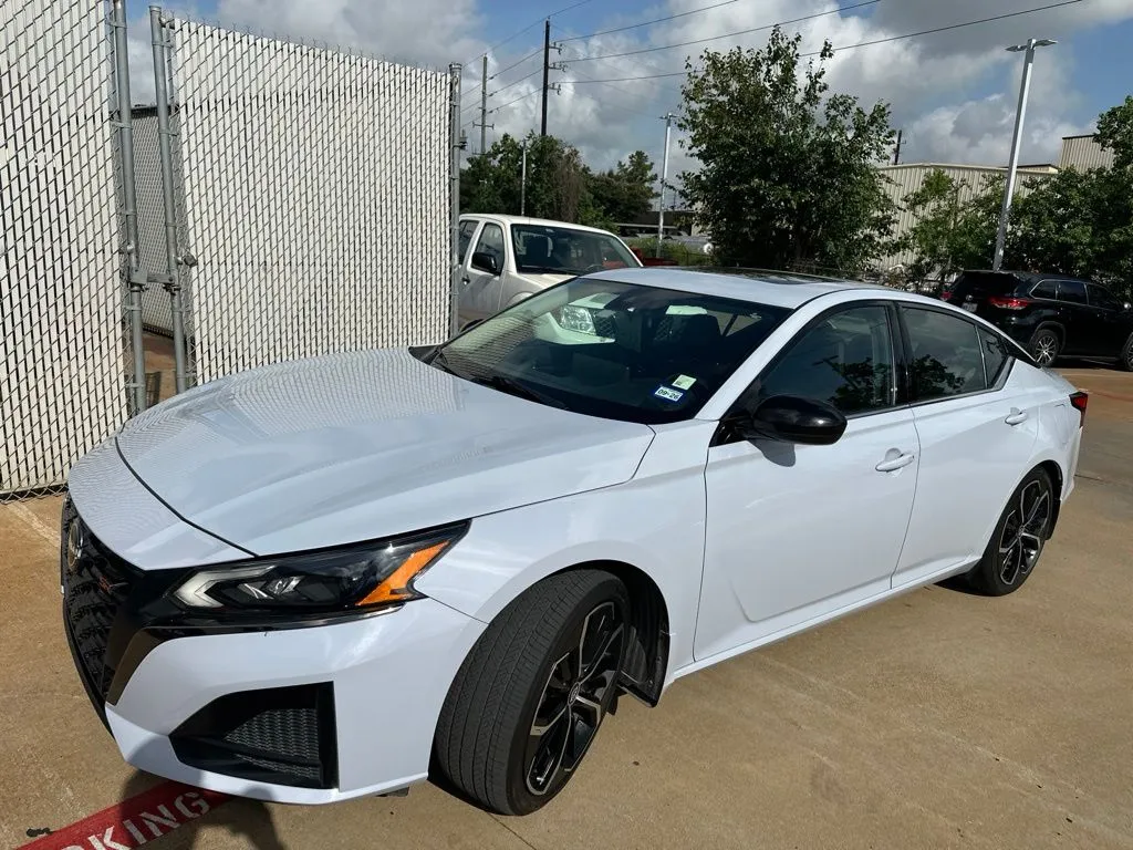 White 2023 Nissan Altima 2.5 SR for sale in Tomball, TX