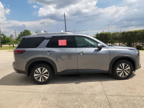 More photos of 2025 Nissan Pathfinder SL 4WD at Fred Haas Nissan, TX