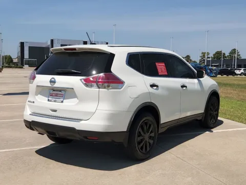 More photos of 2016 Nissan Rogue S at Fred Haas Nissan, TX