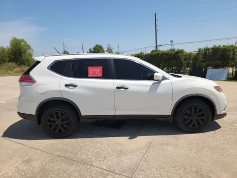 More photos of 2016 Nissan Rogue S at Fred Haas Nissan, TX