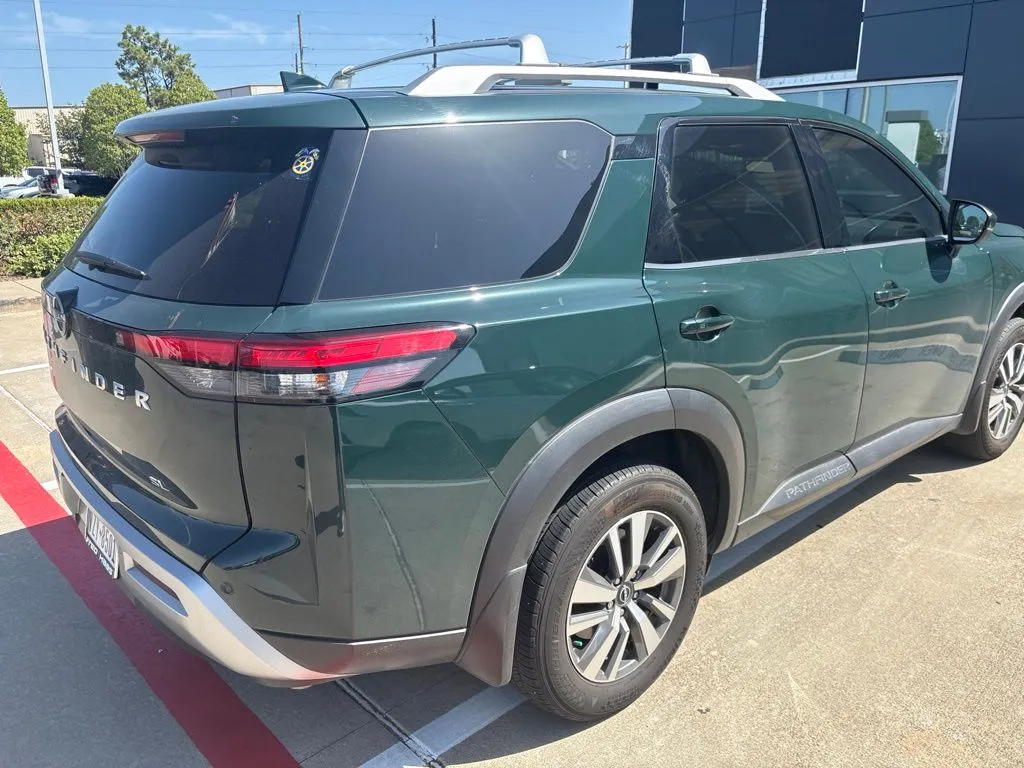 2024 Nissan Pathfinder SL