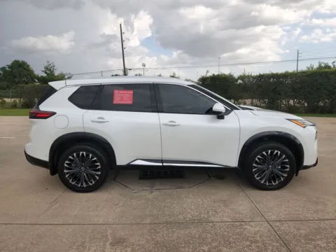 More photos of 2024 Nissan Rogue Platinum Premium Package at Fred Haas Nissan, TX
