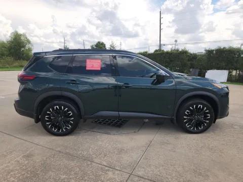 More photos of 2026 Nissan Rogue Dark Armor at Fred Haas Nissan, TX
