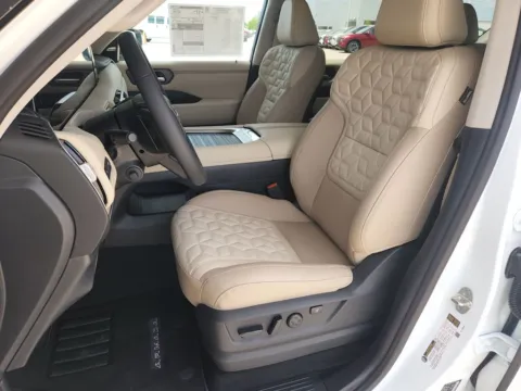 More photos of 2026 Nissan Armada Platinum Reserve 4WD at Fred Haas Nissan, TX