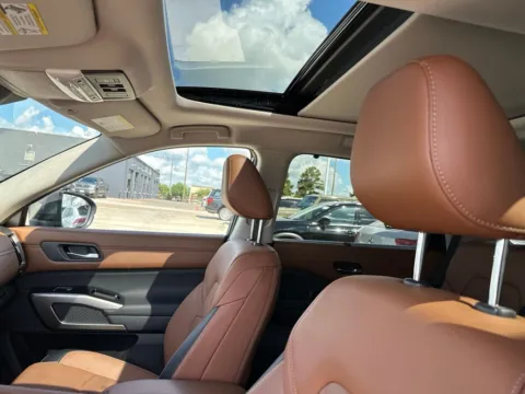 More photos of 2025 Nissan Pathfinder Platinum at Fred Haas Nissan, TX
