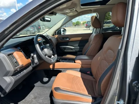 More photos of 2025 Nissan Pathfinder Platinum at Fred Haas Nissan, TX