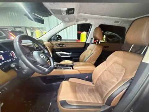 More photos of 2025 Nissan Pathfinder Platinum at Fred Haas Nissan, TX