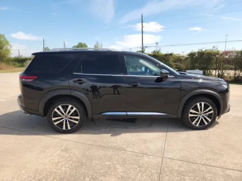 More photos of 2025 Nissan Pathfinder Platinum Black Appearance Pkg at Fred Haas Nissan, TX