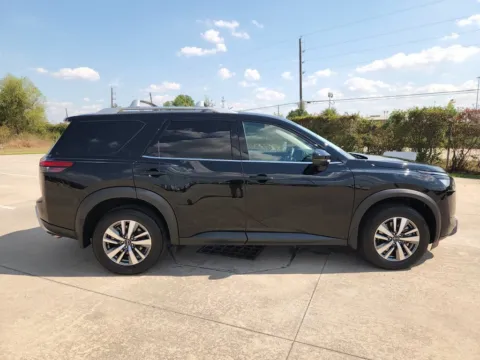 More photos of 2025 Nissan Pathfinder SL at Fred Haas Nissan, TX