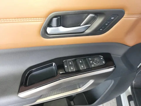 More photos of 2025 Nissan Pathfinder Platinum at Fred Haas Nissan, TX