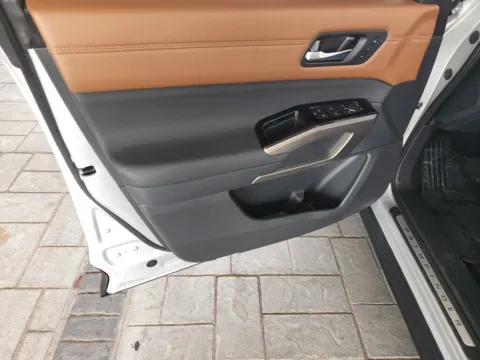 More photos of 2025 Nissan Pathfinder Platinum at Fred Haas Nissan, TX