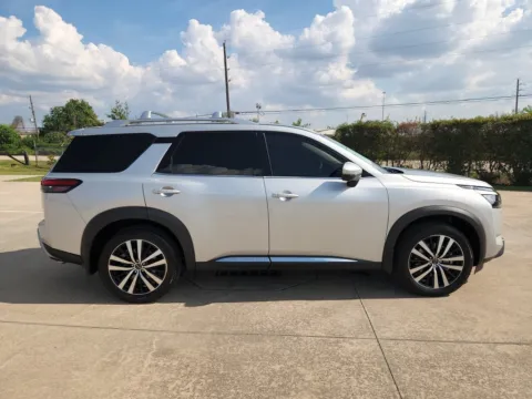 More photos of 2025 Nissan Pathfinder Platinum at Fred Haas Nissan, TX