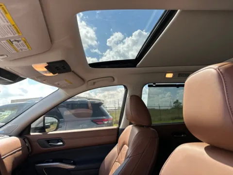 More photos of 2025 Nissan Pathfinder Platinum at Fred Haas Nissan, TX