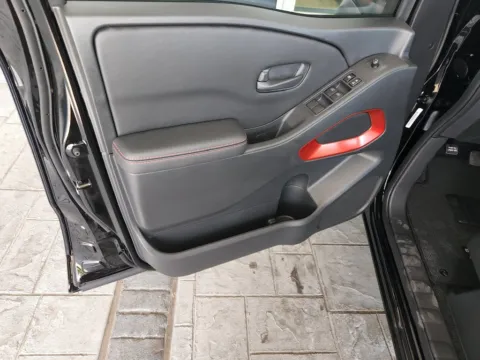 More photos of 2027 Nissan Frontier PRO-4X at Fred Haas Nissan, TX