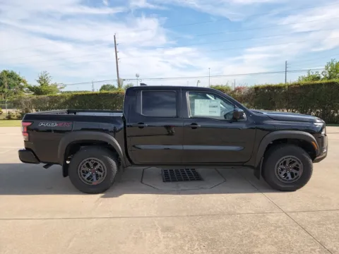 More photos of 2027 Nissan Frontier PRO-4X at Fred Haas Nissan, TX