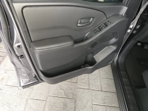 More photos of 2027 Nissan Frontier S at Fred Haas Nissan, TX