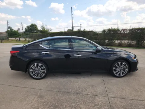 More photos of 2023 Nissan Altima 2.5 SL at Fred Haas Nissan, TX