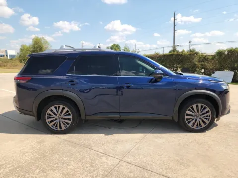 More photos of 2022 Nissan Pathfinder SL Premium Package at Fred Haas Nissan, TX