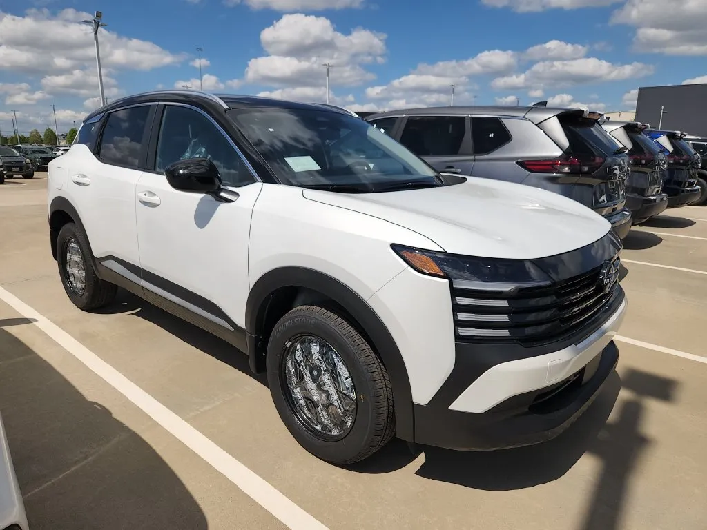White 2027 Nissan Kicks SV for sale in Tomball, TX