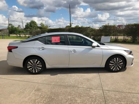 More photos of 2023 Nissan Altima 2.5 SV at Fred Haas Nissan, TX