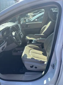 More photos of 2021 Chrysler Pacifica Touring L at Fred Haas Nissan, TX