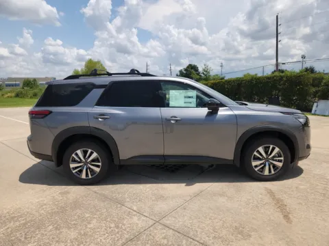 More photos of 2026 Nissan Pathfinder SL at Fred Haas Nissan, TX