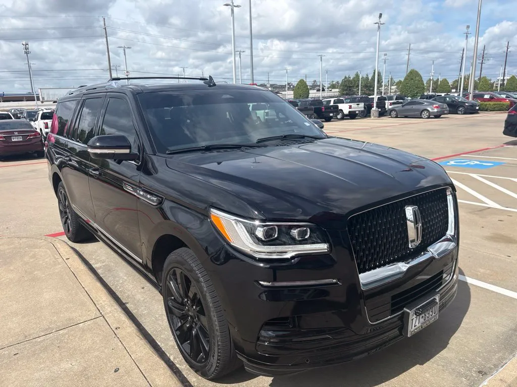 Black 2023 Lincoln Navigator L Reserve Lux Pkg, Mono Chromatic Pkg, Heavy Tow Pkg for sale in Tomball, TX