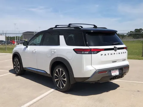 More photos of 2026 Nissan Pathfinder Platinum at Fred Haas Nissan, TX