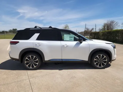 More photos of 2026 Nissan Pathfinder Platinum at Fred Haas Nissan, TX