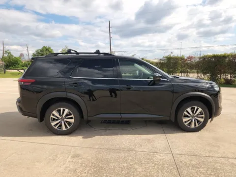 More photos of 2026 Nissan Pathfinder SL at Fred Haas Nissan, TX