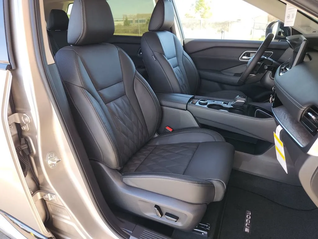 2026 Nissan Rogue Platinum - Photo 12