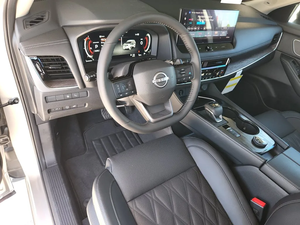 2026 Nissan Rogue Platinum - Photo 7