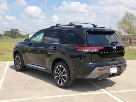 More photos of 2026 Nissan Pathfinder Platinum at Fred Haas Nissan, TX