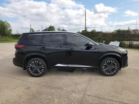 More photos of 2026 Nissan Rogue Platinum AWD at Fred Haas Nissan, TX
