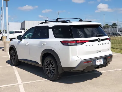 More photos of 2026 Nissan Pathfinder SL at Fred Haas Nissan, TX