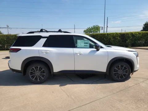 More photos of 2026 Nissan Pathfinder SL at Fred Haas Nissan, TX