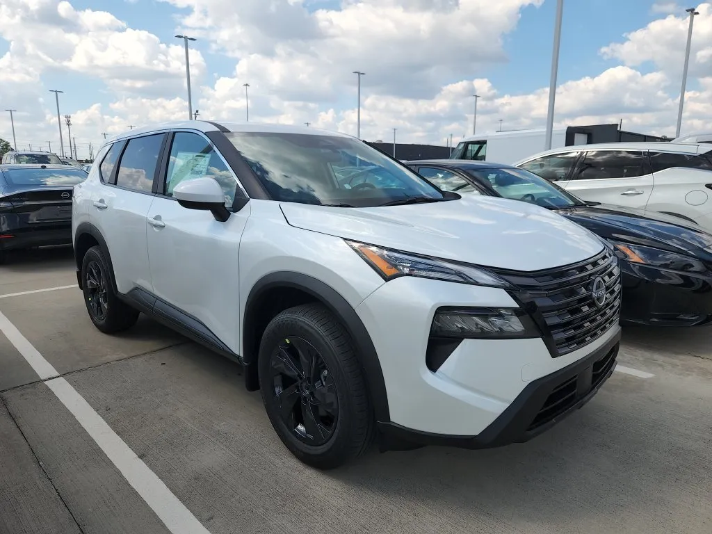 White 2027 Nissan Rogue SV for sale in Tomball, TX