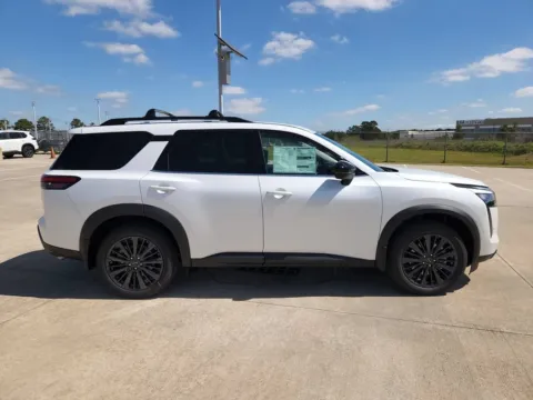 More photos of 2026 Nissan Pathfinder SL at Fred Haas Nissan, TX