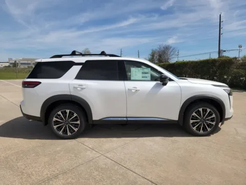 More photos of 2026 Nissan Pathfinder Platinum at Fred Haas Nissan, TX