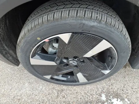 More photos of 2026 Nissan Kicks SR at Metro Nissan of Indianapolis, IN