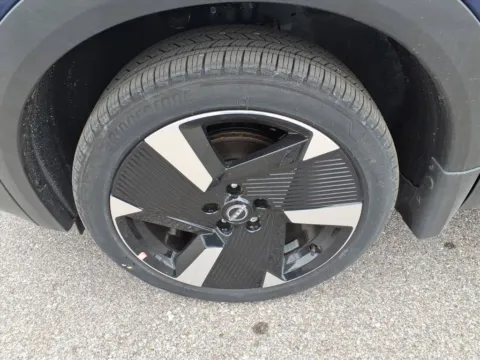 More photos of 2025 Nissan Kicks SR at Metro Nissan of Indianapolis, IN