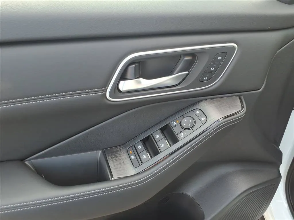 2026 Nissan Rogue Platinum - Photo 12