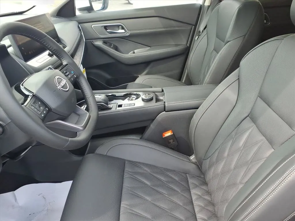 2026 Nissan Rogue Platinum - Photo 14