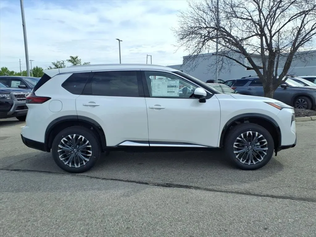 2026 Nissan Rogue Platinum - Photo 9