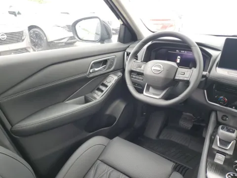 More photos of 2026 Nissan Rogue Platinum at Metro Nissan of Indianapolis, IN
