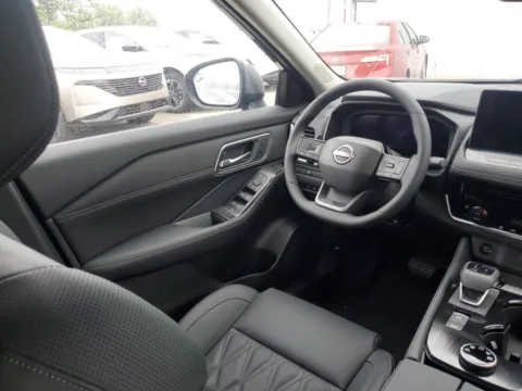 More photos of 2026 Nissan Rogue Platinum at Metro Nissan of Indianapolis, IN