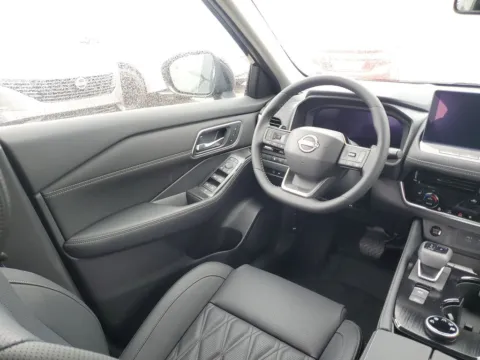 More photos of 2026 Nissan Rogue Platinum at Metro Nissan of Indianapolis, IN