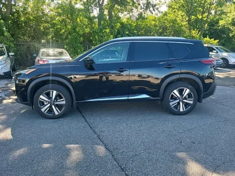 More photos of 2023 Nissan Rogue SL at Metro Nissan of Indianapolis, IN